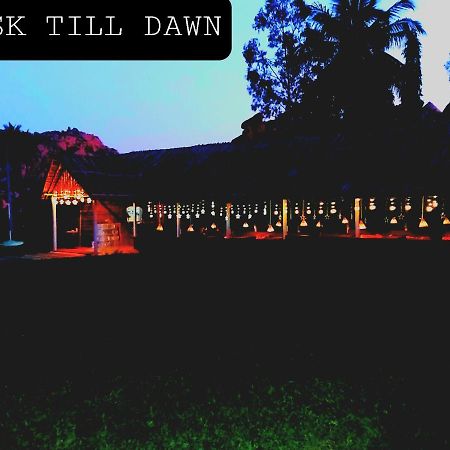 Dusk Till Dawn Hampi Luaran gambar