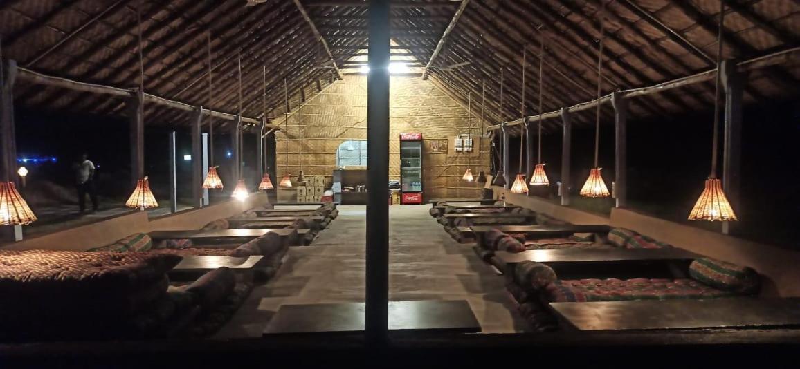 Dusk Till Dawn Hampi Luaran gambar