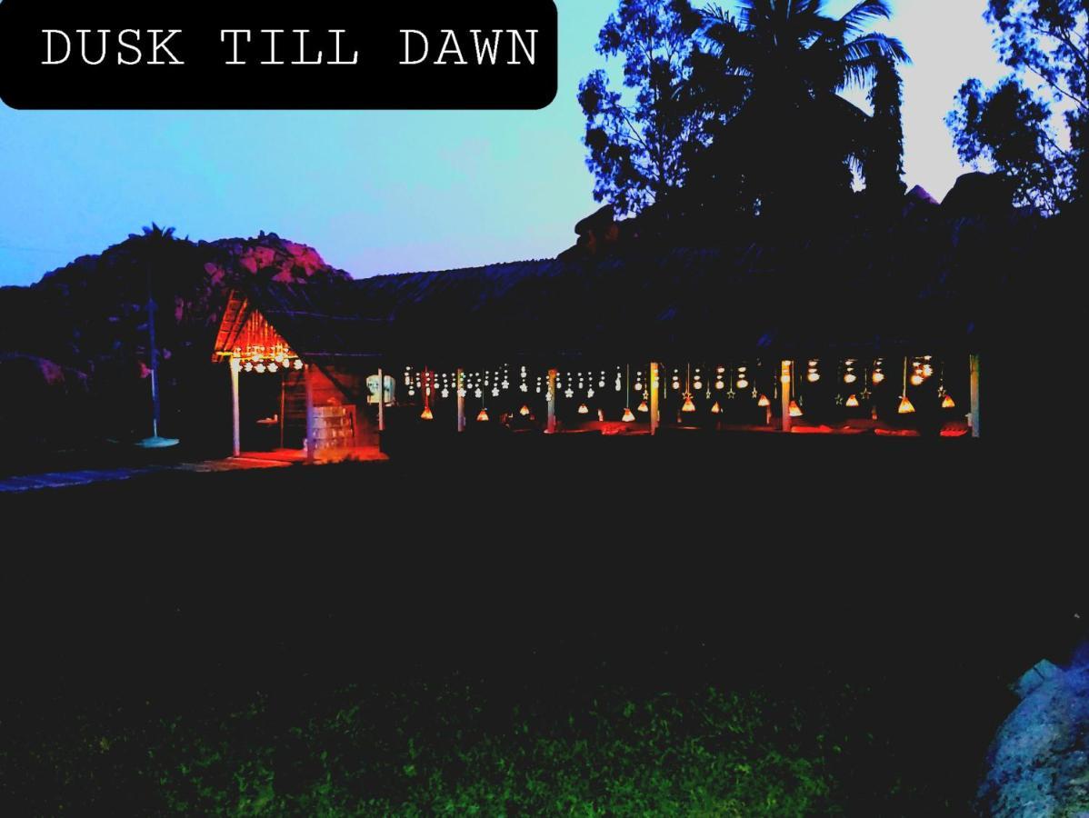 Dusk Till Dawn Hampi Luaran gambar